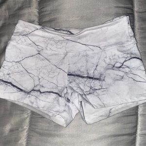 Savage shorts 2.5” inseam marble print size XS EUC